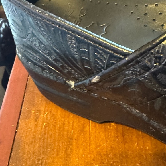 Dansko Black Tooled Clog Size 40= 9.5 -10 Nursing, On Your Feet. Caregiver. - Picture 3 of 16